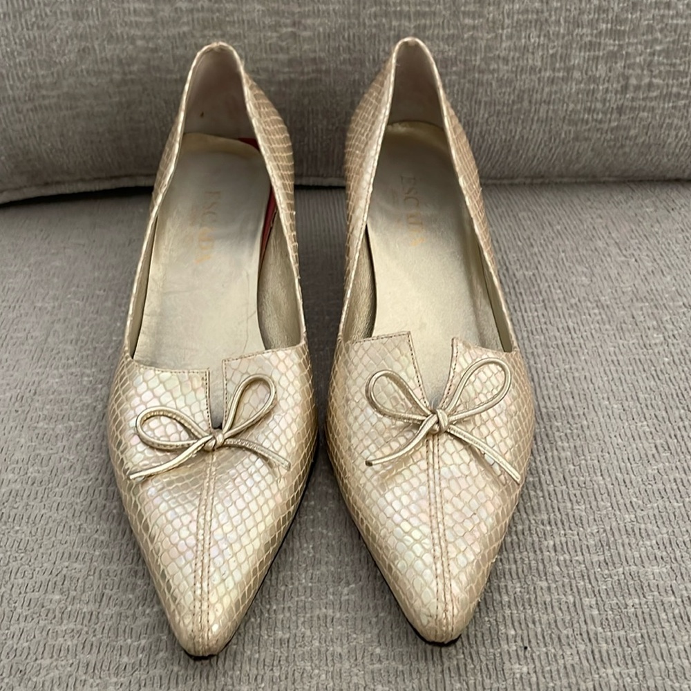 ESCADA vintage kitten heels pearl gold pointy US 7,5 fit best 7 made in Italy - Picture 2 of 11